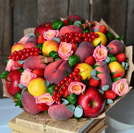 Sedobnyj-buket-1.-Buket-iz-fruktov.-Persik-nektarin-roza.png